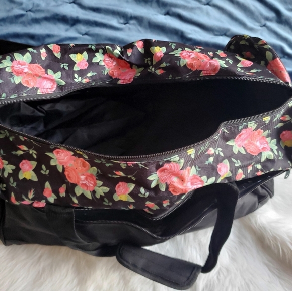 Lish Women's Floral Gym Duffel Bag - Picture 8 of 16